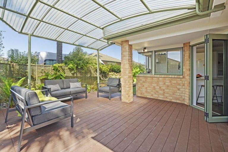 Photo of property in 23 Dan Tori Place, Orewa, 0931
