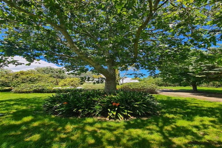 Photo of property in 76 Riverland Road, Kumeu, 0892