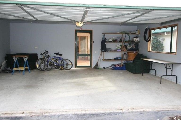 Photo of property in 4a Roto Place, Wanaka, 9305