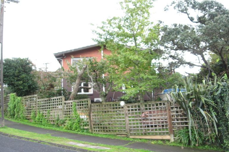 Photo of property in 2 Gibson Place, Mellons Bay, Auckland, 2014