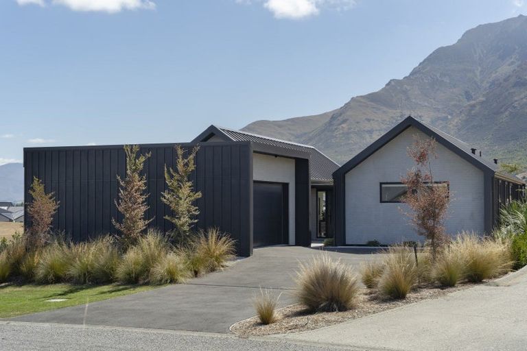Photo of property in 52 Cunninghams Drive, Jacks Point, Queenstown, 9371