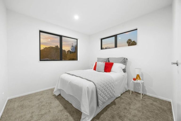 Photo of property in 1b Mamuku Drive, Massey, Auckland, 0614