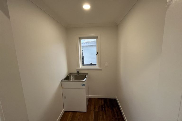 Photo of property in 71 Archibald Road, Kelston, Auckland, 0602