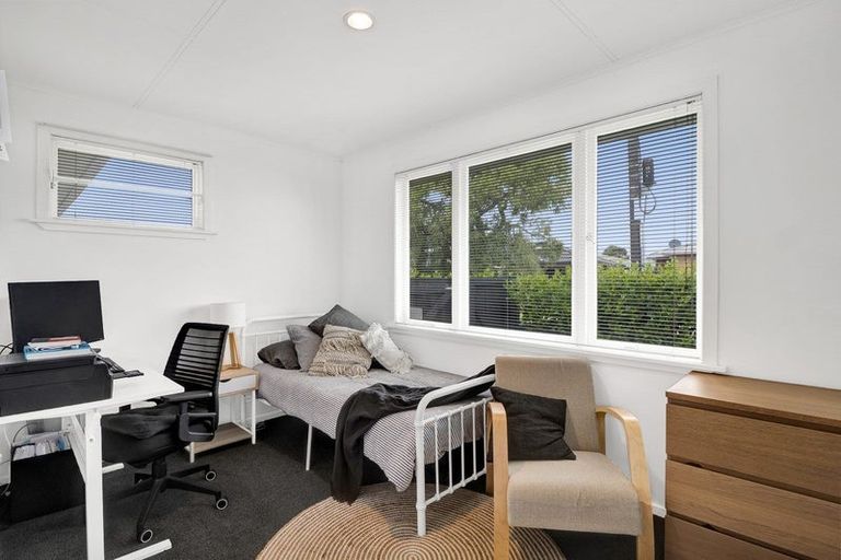 Photo of property in 215 Mangorei Road, Merrilands, New Plymouth, 4312