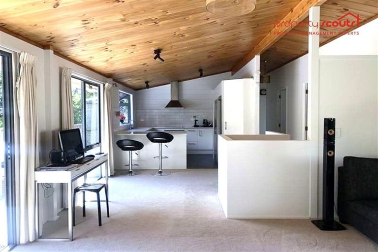 Photo of property in 16 Emlyn Place, Torbay, Auckland, 0630