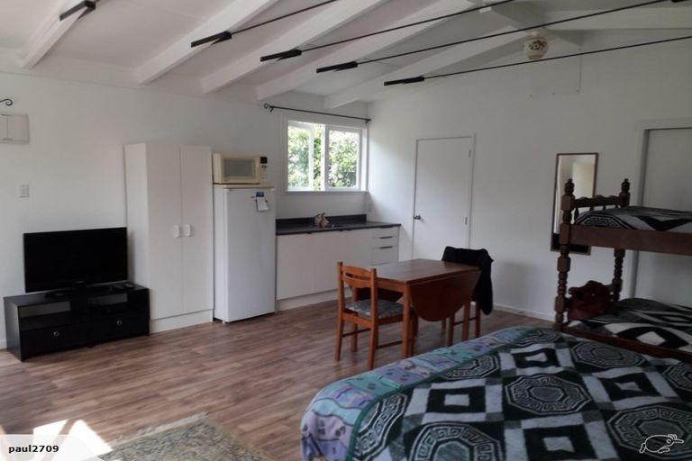 Photo of property in 907 Whangaparaoa Road, Manly, Whangaparaoa, 0930