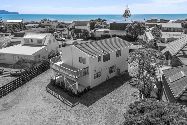 Photo of property in 116 Field Way, Waikanae Beach, Waikanae, 5036