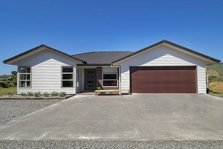 Photo of property in 37 Gladys Scott Place, Tawa, Wellington, 5028