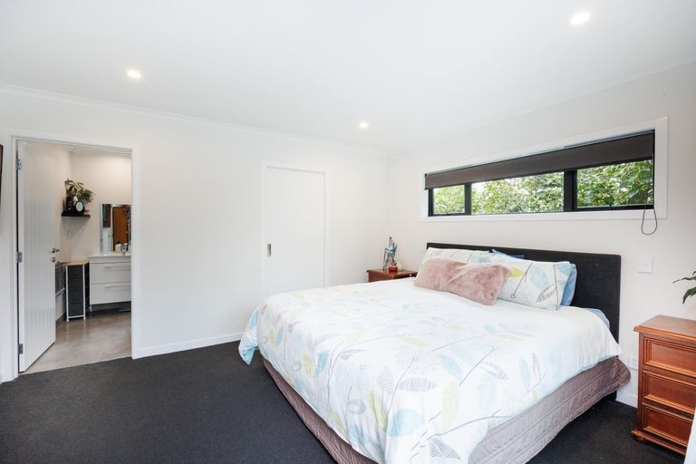Photo of property in 24b Roberts Line, Kelvin Grove, Palmerston North, 4414