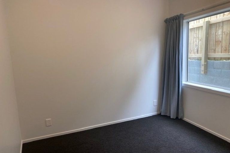 Photo of property in 28 Collins Avenue, Tawa, Wellington, 5028