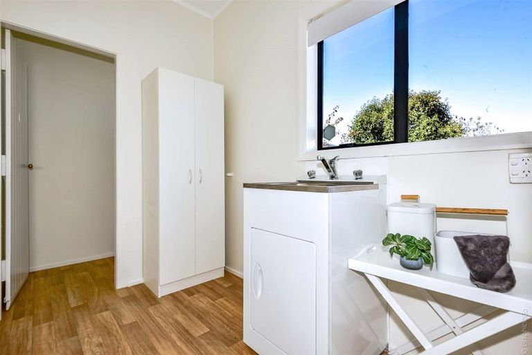 Photo of property in 266 Wainoni Road, Avondale, Christchurch, 8061