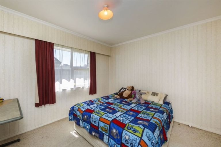 Photo of property in 2 Caroline Crescent, Highbury, Palmerston North, 4412