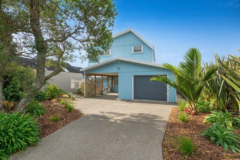 Photo of property in 25 Moffat Road, Red Beach, 0932