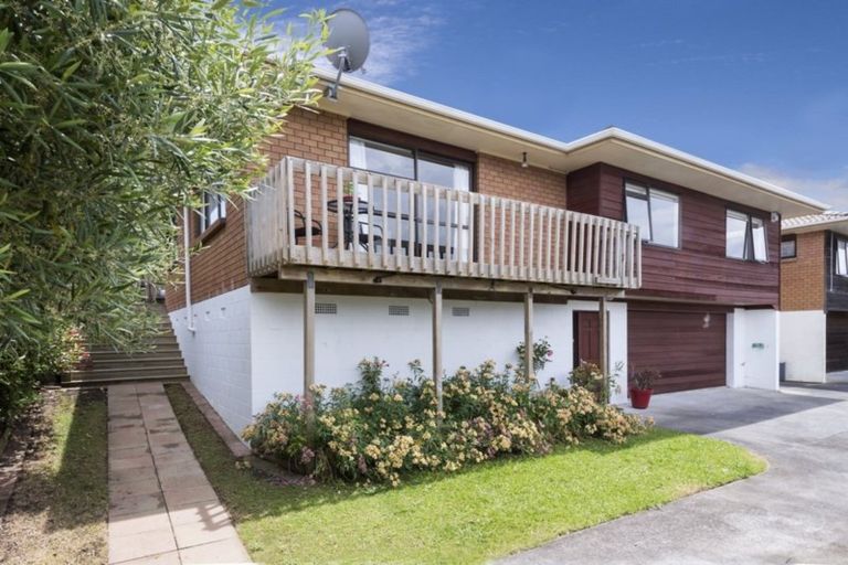 Photo of property in 2/98 Gosford Drive, Botany Downs, Auckland, 2010