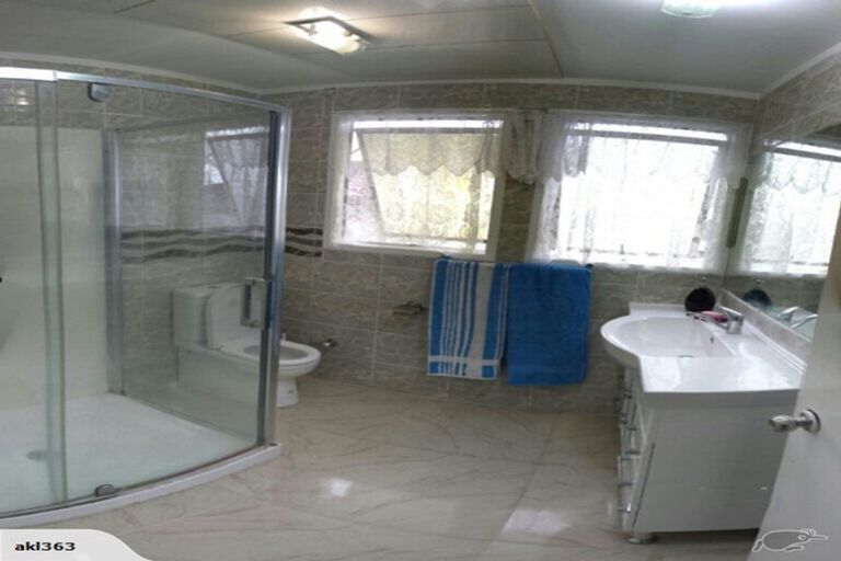 Photo of property in 363 Roscommon Road, Clendon Park, Auckland, 2103