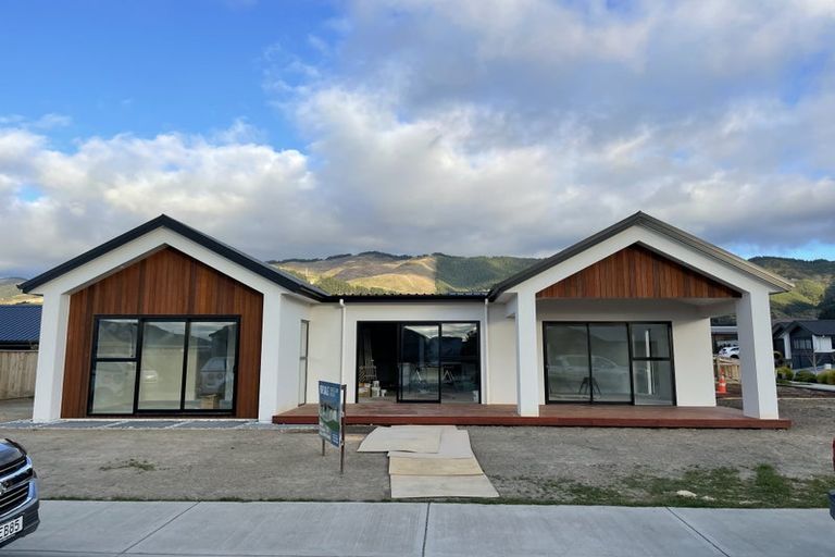 Photo of property in 1 Greenway Crescent, Hope, Richmond, 7020