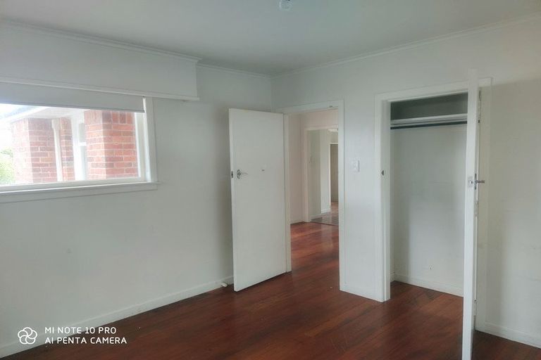 Photo of property in 31 Onewa Road, Northcote, Auckland, 0627