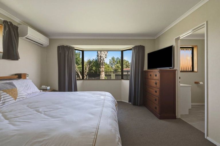 Photo of property in 11 Alpine Grove, Kelvin Grove, Palmerston North, 4414