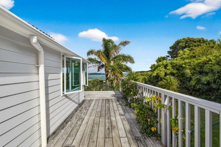 Photo of property in 8 Robertson Street, Russell, 0202