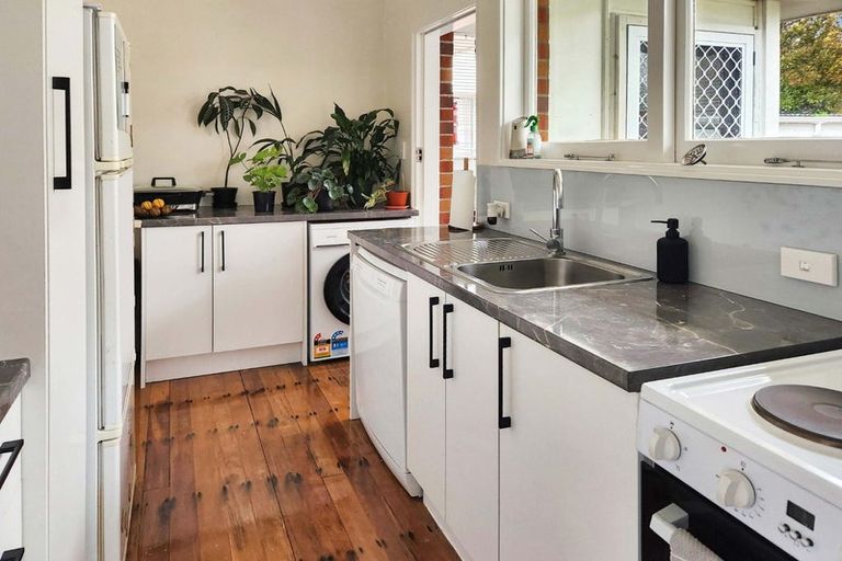 Photo of property in 10 Amberley Grove, Hutt Central, Lower Hutt, 5010