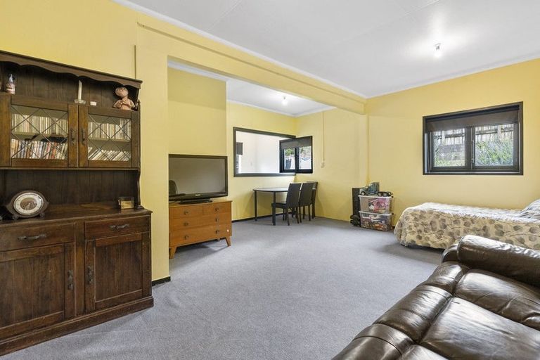 Photo of property in 10 Hillside Crescent, Westown, New Plymouth, 4310