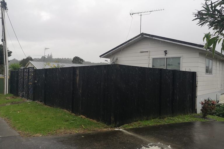 Photo of property in 1/46 Chippendale Crescent, Birkdale, Auckland, 0626