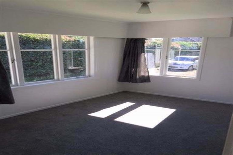 Photo of property in 11 Edwards Avenue, Henderson, Auckland, 0610
