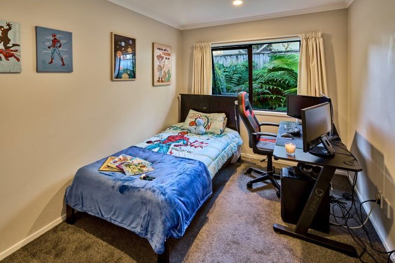 Photo of property in 1a Peel Place, Wainuiomata, Lower Hutt, 5014
