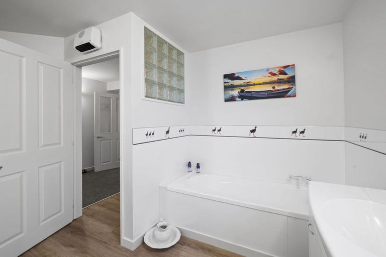 Photo of property in 18 Rockview Place, Mount Pleasant, Christchurch, 8081