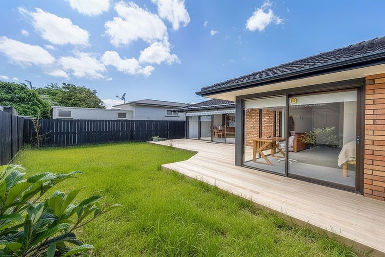 Photo of property in 1/21 Eastern Beach Road, Eastern Beach, Auckland, 2012