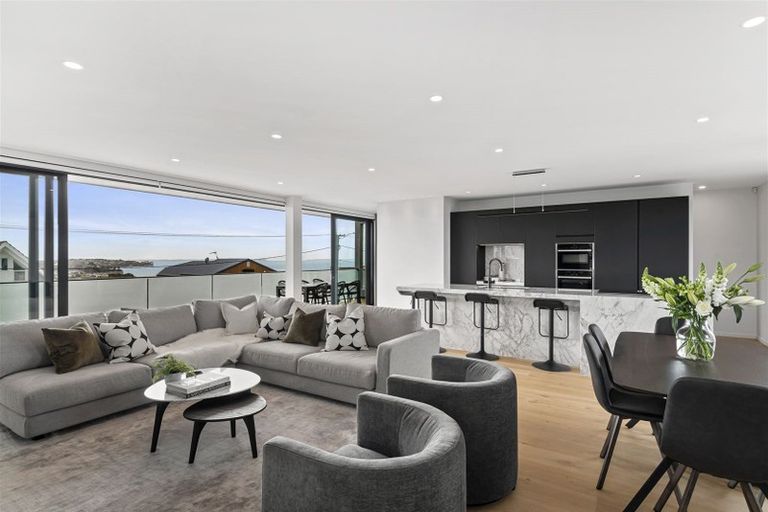 Photo of property in 11a Montgomery Avenue, Rothesay Bay, Auckland, 0630