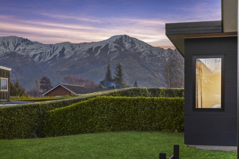 Photo of property in 51 Kirimoko Crescent, Wanaka, 9305