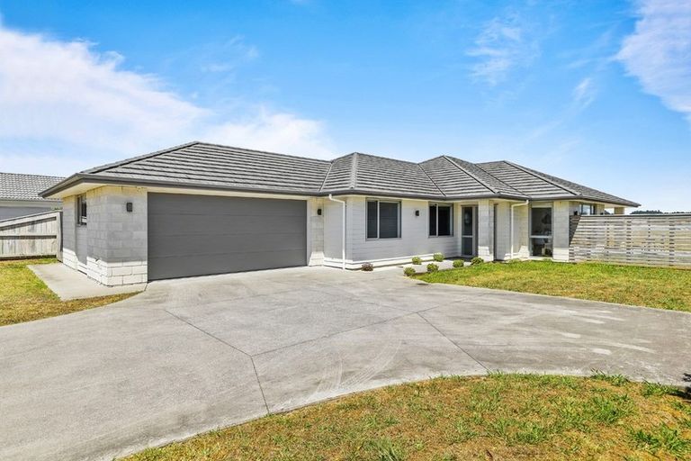 Photo of property in 14 Hooton Drive, Kumeu, 0810