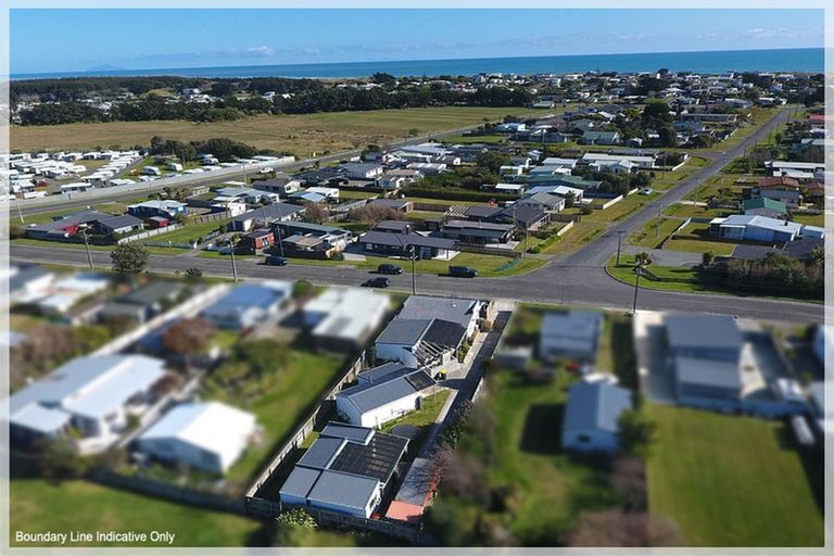Photo of property in 51 Nash Parade, Foxton Beach, Foxton, 4815