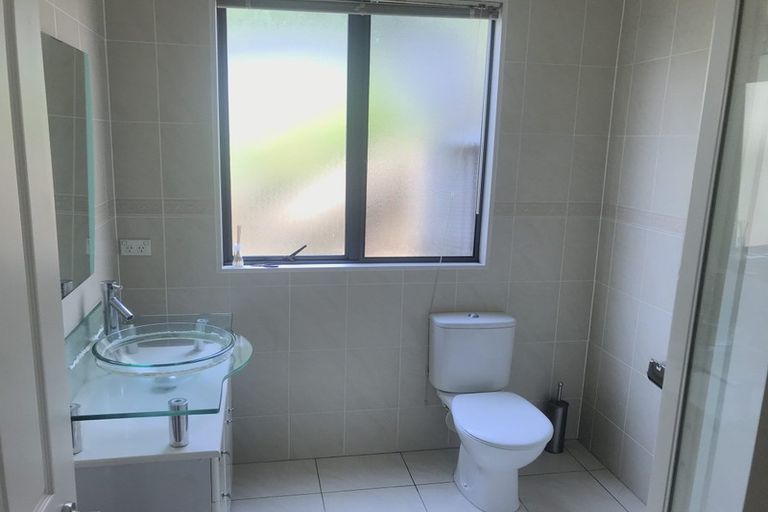 Photo of property in 132 Hugh Green Drive, Pinehill, Auckland, 0632