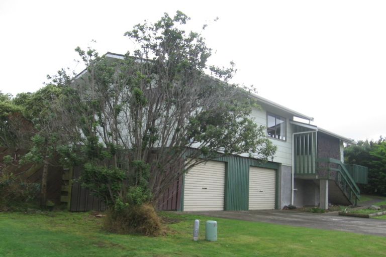 Photo of property in 2 Bowline Place, Whitby, Porirua, 5024
