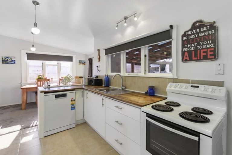 Photo of property in 51 Nash Parade, Foxton Beach, Foxton, 4815