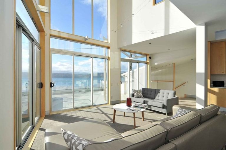 Photo of property in 257 Karaka Bay Road, Karaka Bays, Wellington, 6022