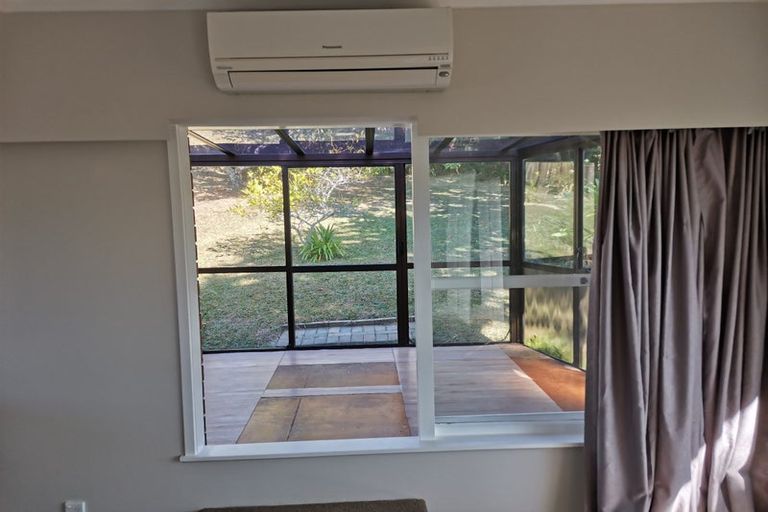 Photo of property in 2/5 Keldale Place, Forrest Hill, Auckland, 0620