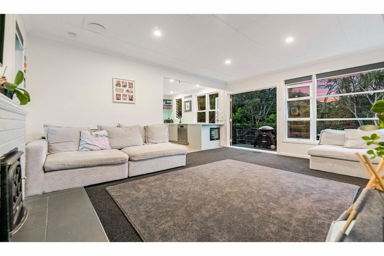 Photo of property in 105 Wood Bay Road, Titirangi, Auckland, 0604