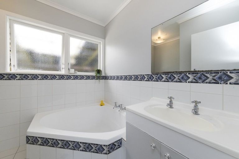 Photo of property in 34 Abraham Crescent, Milson, Palmerston North, 4414