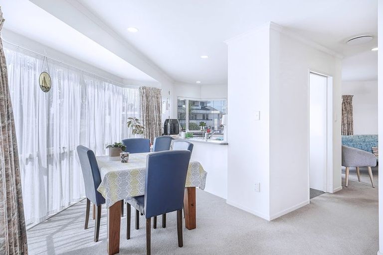 Photo of property in 2 Sunset Close, Western Heights, Hamilton, 3200