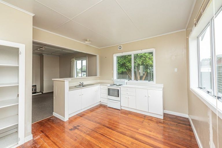 Photo of property in 184 Cornfoot Street, Castlecliff, Whanganui, 4501