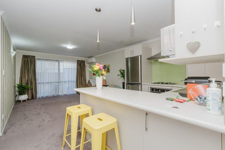 Photo of property in 2/240 Old Farm Road, Hillcrest, Hamilton, 3216