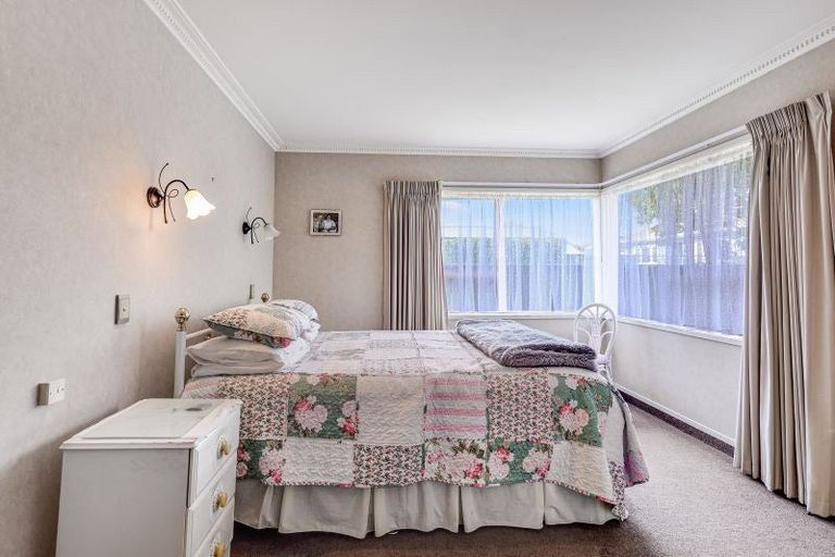 Photo of property in 38 Braid Road, St Andrews, Hamilton, 3200