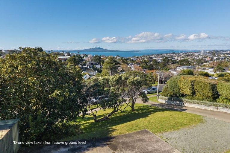 Photo of property in 29a Parr Terrace, Castor Bay, Auckland, 0620