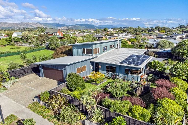 Photo of property in 30 Pharazyn Avenue, Waikanae Beach, Waikanae, 5036