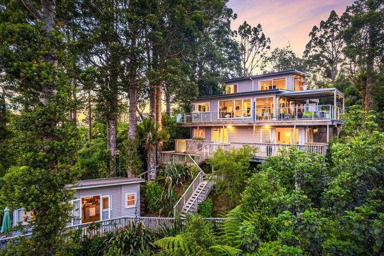 Photo of property in 20 Rangiwai Road, Titirangi, Auckland, 0604