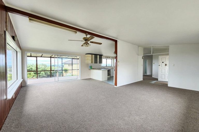 Photo of property in 619 Glenfield Road, Totara Vale, Auckland, 0629
