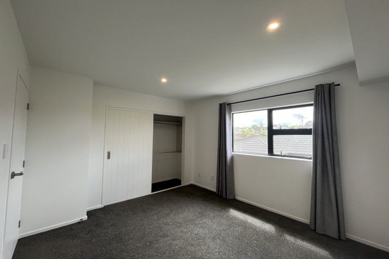 Photo of property in 96d Triangle Road, Massey, Auckland, 0614